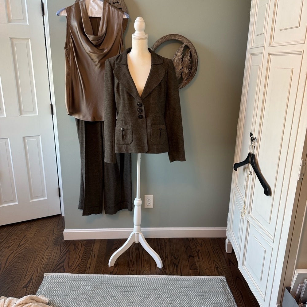 Classiques Entier  Silk Satin Bronze Sleeveless Blouse. Size XL - Picture 7 of 8